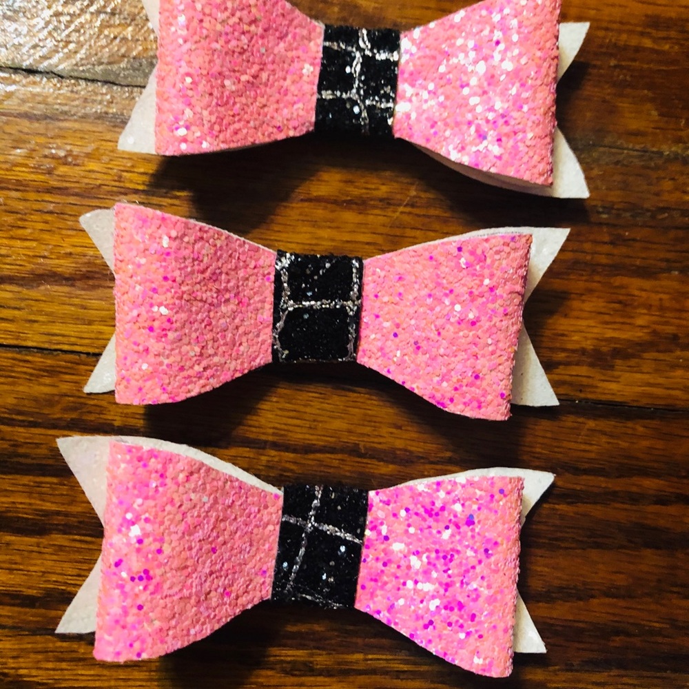 New 1 faux leather pink glitter bow with clip